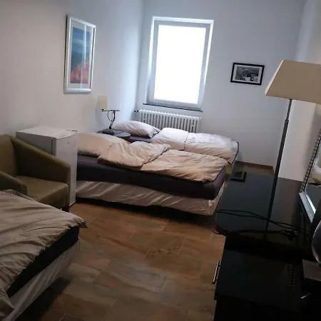 Gastehaus Naher Porsche Fabrik Zimmer/room 1 Stuttgart