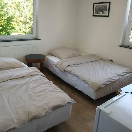 Semesterbostad Gastehaus Naher Porsche Fabrik Zimmer/room 1 *